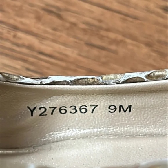 Stuart Weitzman Logo Plainfield Peep Toe Pumps Heels Mushroom Snakeskin Size 9 - Picture 8 of 11